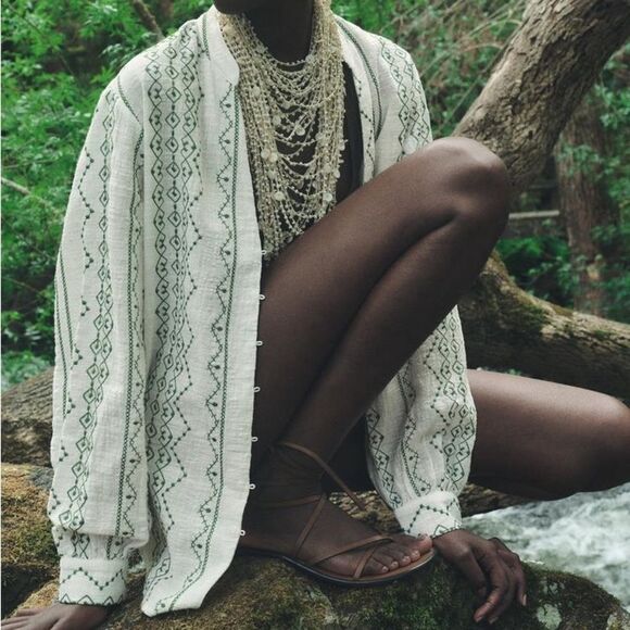 ZARA EMBROIDERED BLOUSE WITH WOODEN BUTTONS - Picture 3 of 8